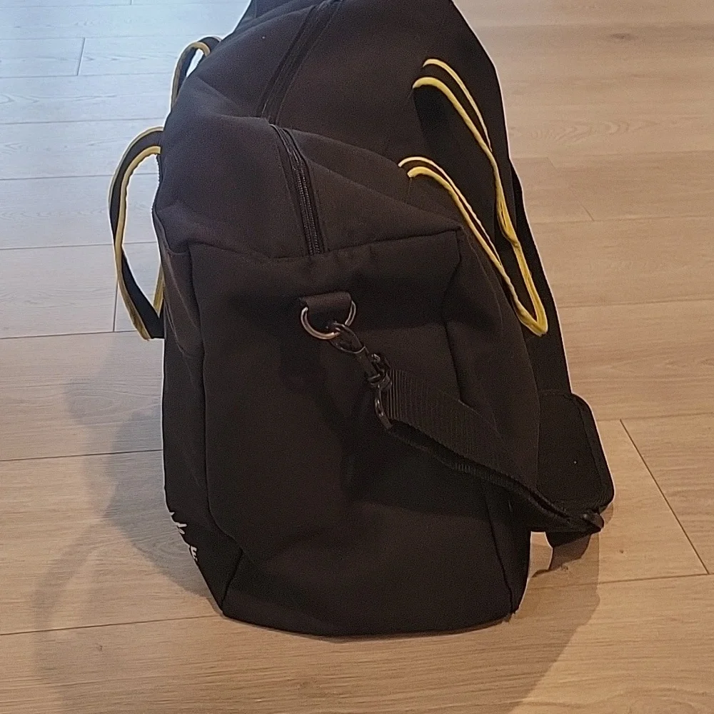 Lacoste Parfumes Weekender Bag